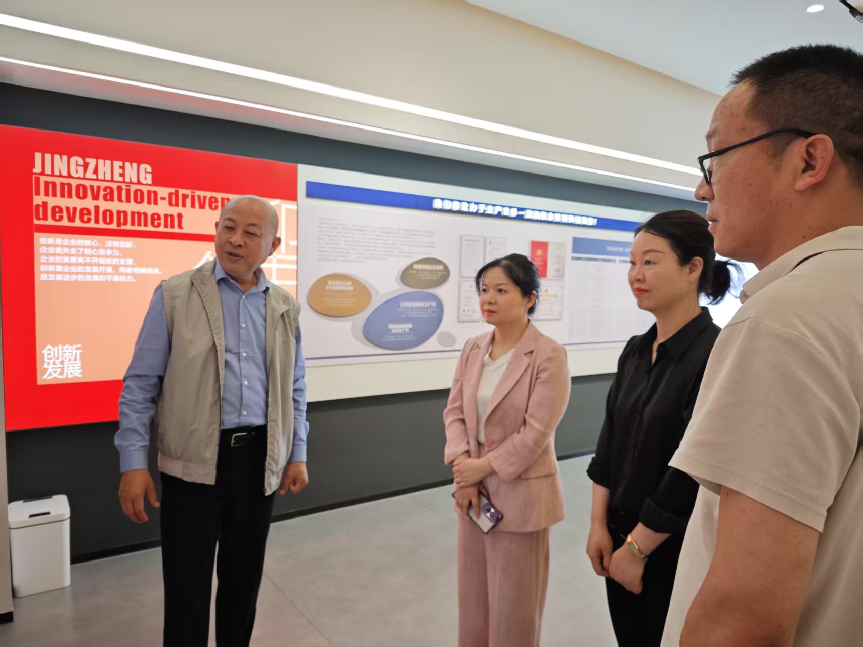 黄副区长来(中国)科技公司走访视察